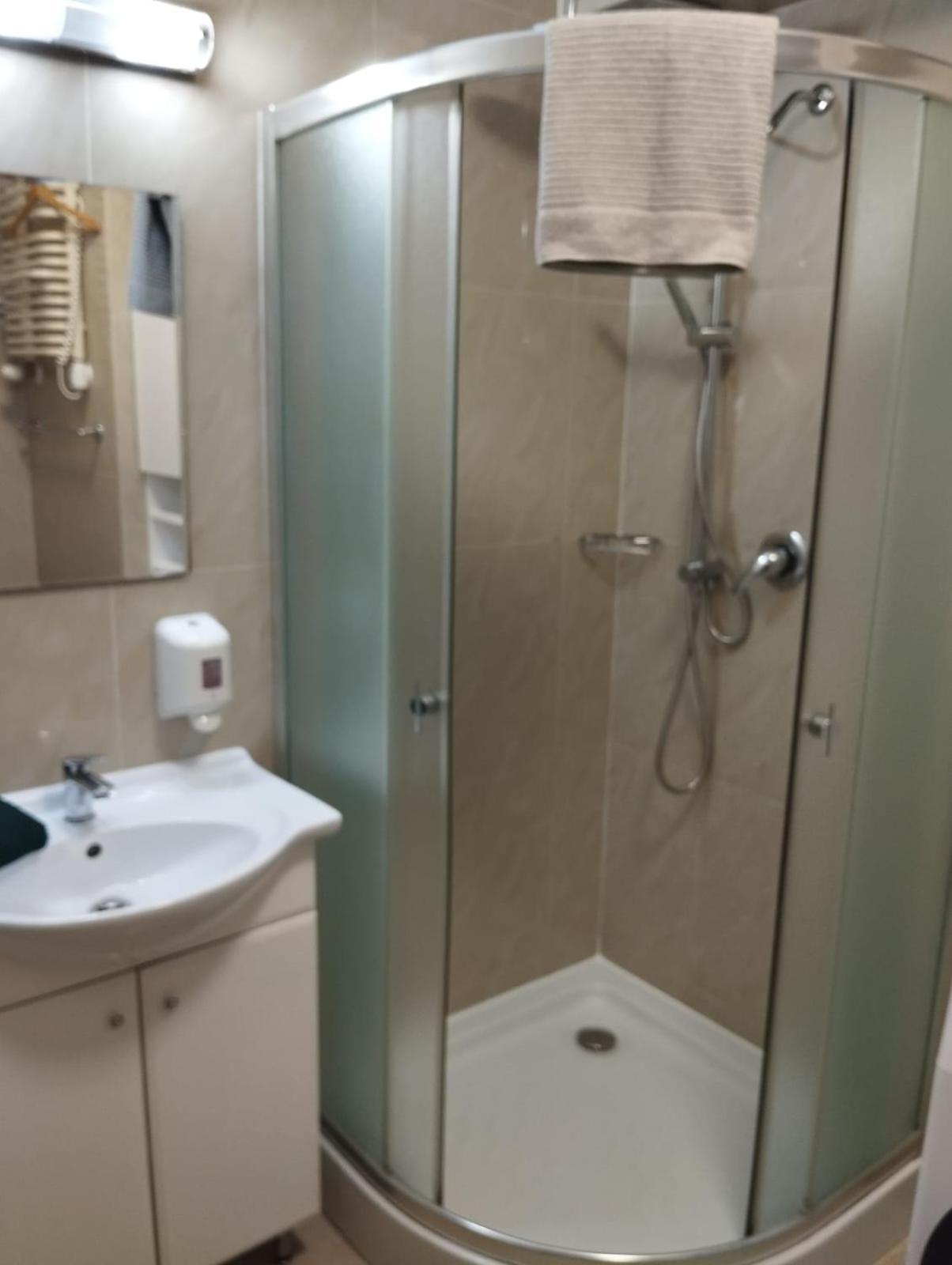 Arya Apartment *