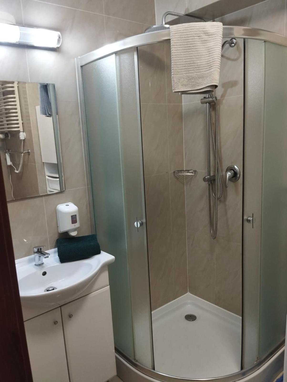 Arya Apartment